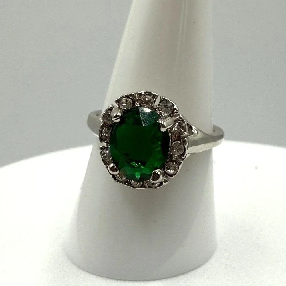 Vintage Emerald Green Oval Halo Cocktail Ring Silver Tone Statement Size 7.5‎